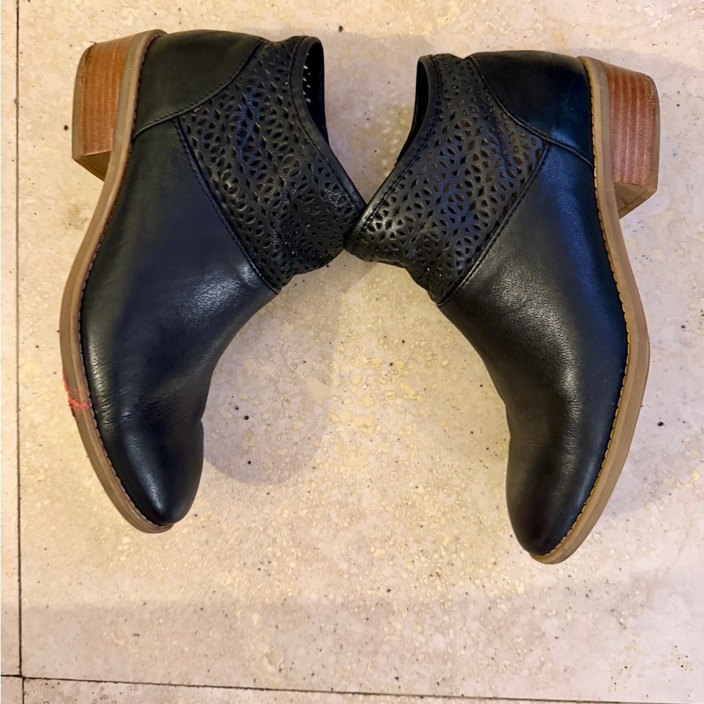Comfortiva Black Leather Ankle Boots